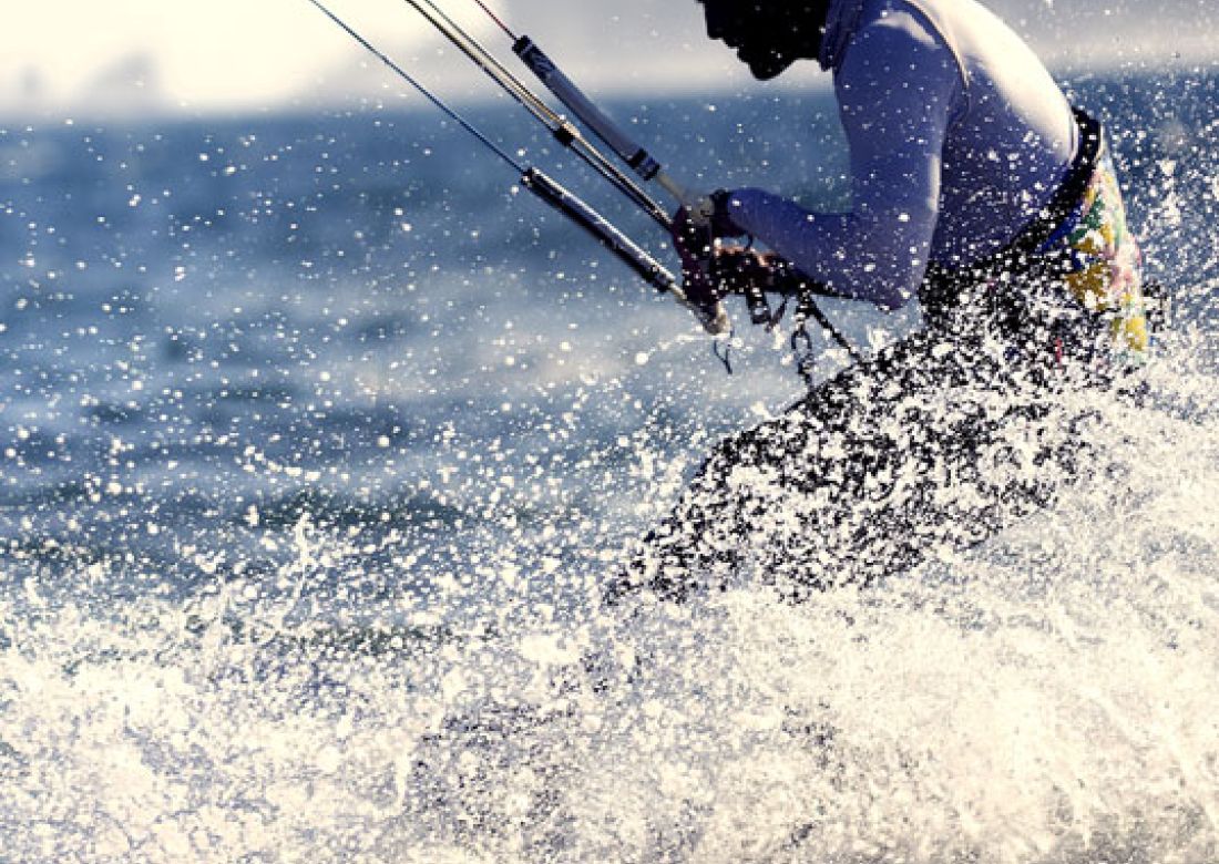 Kitesurf offshore con lancha de apoyo